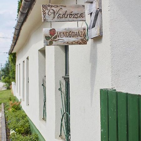 Vadrózsa Vendégház Rácalmás Exterior foto